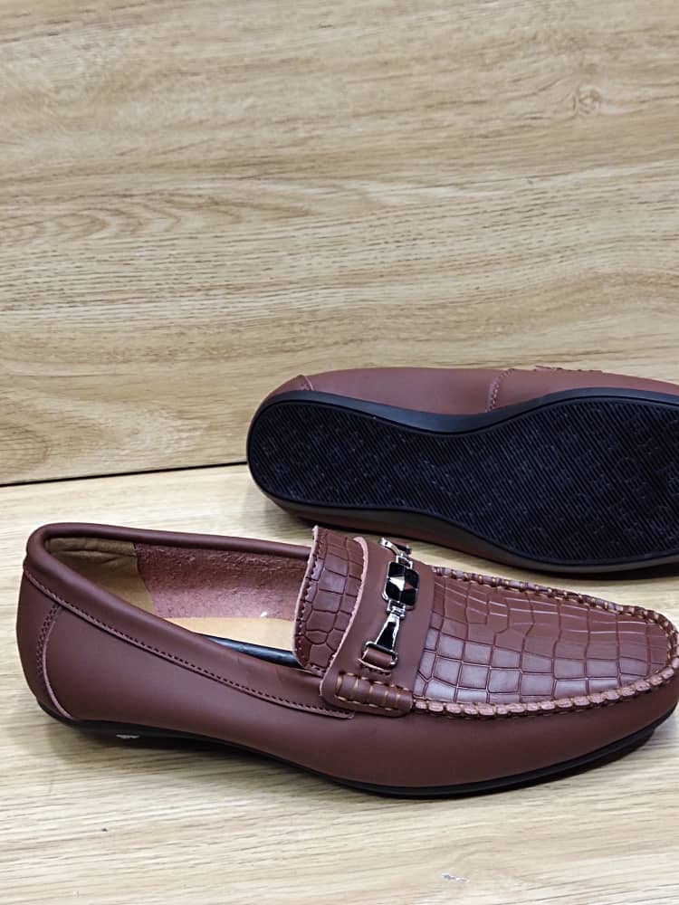 Classy Corporate shoes for the classy corporate guy.. This one right here can be worn to the office, a date, church, hangout, and any kind of event. It can be rocked with corporate and native wears too.So order now via DM/Whatsapp  http://wa.me/2347067033552 Price 14,50040-45