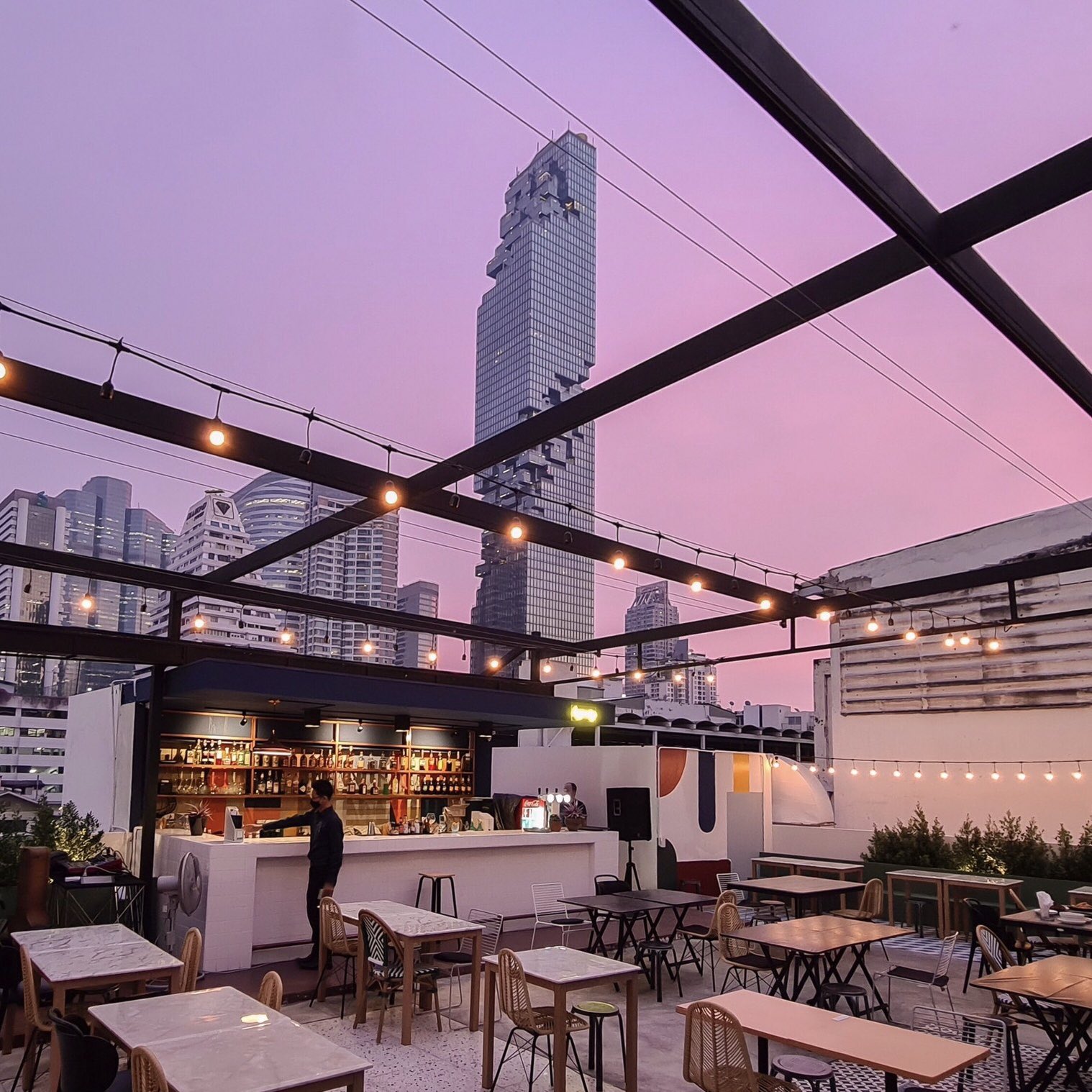 ถนัดชิม on Twitter "Rooftop Bar เปิดใหม่ใจกลางสีลม ดีมากแม่ Happening