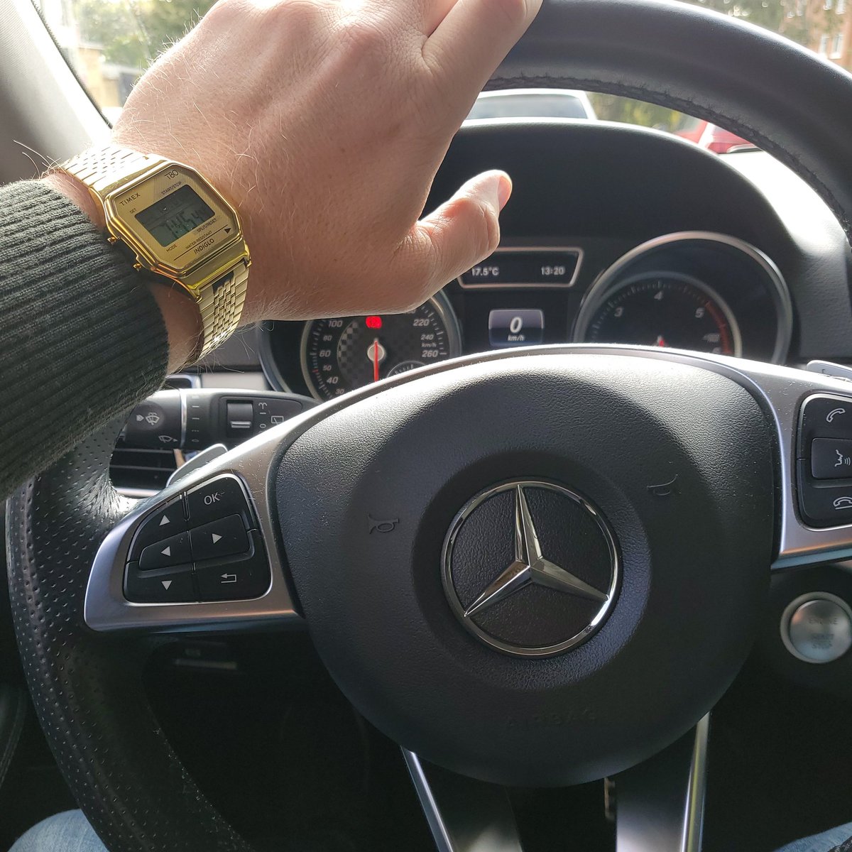 wasiljeff71's tweet photo. Klocka som matchar bilen...

#TimexT80 https://t.co/xJeHRq7jhT
