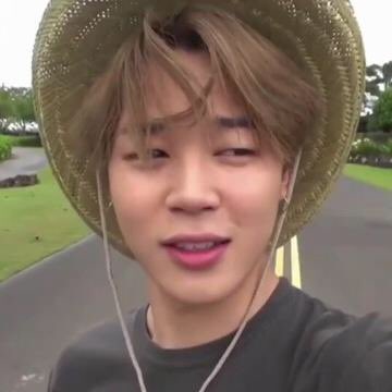 Jimin as a best friend you travel the world with; a thread