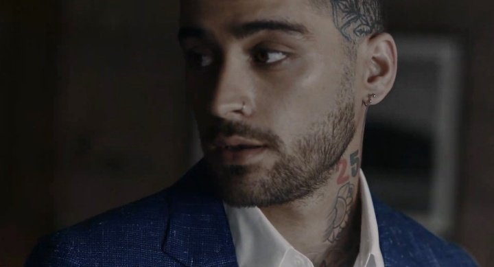 seahlz's tweet photo. neste perfil NÃO aceitamos nenhum tipo de crítica ao ZAYN MALIK, aqui ele é o patrão. ele manda, eu faço. ele fala, eu escuto. ele ordena, eu obedeço. vivemos em uma monarquia em que ele é o rei e não tem nenhuma democracia.

BETTER BY ZAYN https://t.co/YUytppW9AE
