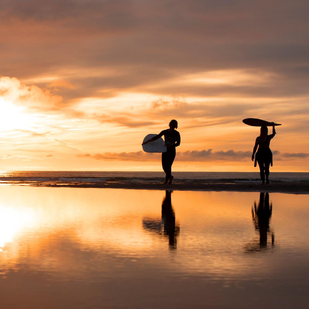 Our dream weekend plans ✨
Contributor <a href="/sianannalewis/">Siân Anna Lewis</a> caught up with <a href="/surfsistas/">Surf Sistas</a> in Cornwall to find out more about their global longboarding retreats and workshops. It was magical! Sign up to our waiting list to get the inside scoop🏄‍♀️ ‍
buff.ly/3cxz3OV