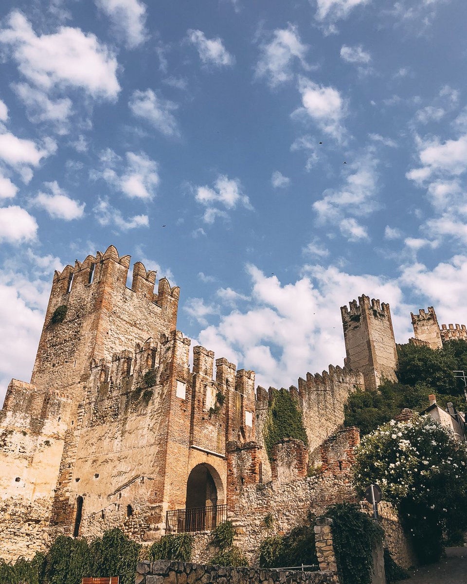 SoaveWine's tweet photo. The Soave Consortium has led the way to revamping on-premise wine events successfully and safely. #SoaveVersus #diffused continues in over 40 restaurants around Verona. https://t.co/NtnmGuH2WC https://t.co/MQIhhhZGqY