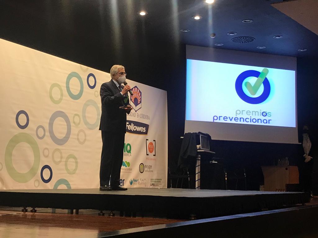 CEscalada_SDR's tweet photo. Enhorabuena Amalio Sánchez!!. Te admiro mucho por los logros profesionales y ser un gran compañero y Director del Instituto Cántabro de Seguridad y Salud en el Trabajo
#PremiosPrevencionar a Trayectoria Profesional  @ICASST @alvaroplaza26 https://t.co/wC8kM3KVK1