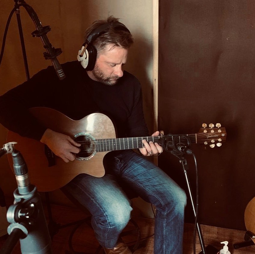 Yesterday spent the day recording a new track with @floortom 
I’m very excited to share with you in the not so distant future! 
#singersongwriter #acousticguitar #marinebandhohner #harmonica @timberlineguitars