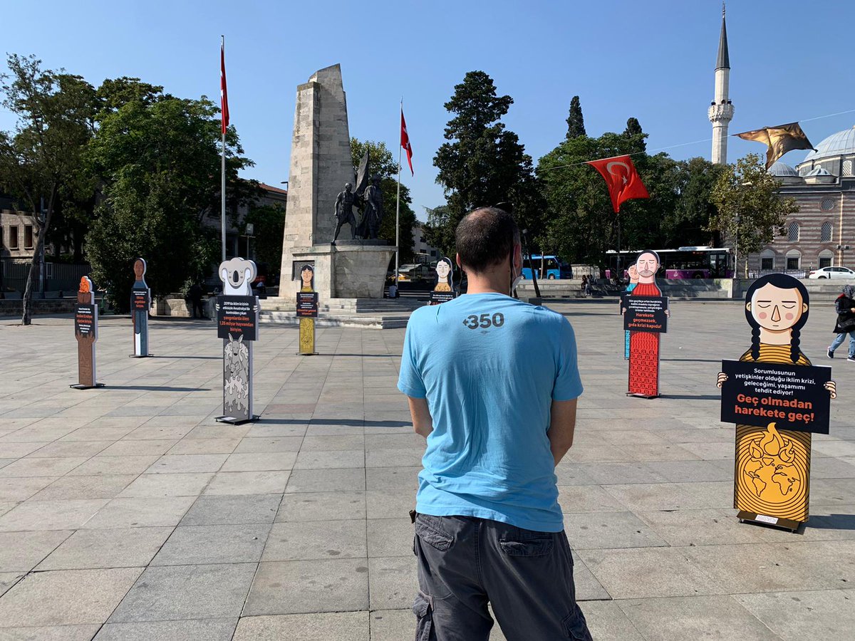 #25EylülİklimGrevi'nde iklim krizinden en çok etkilenenler Beşiktaş / Barbaros Meydanı'nda