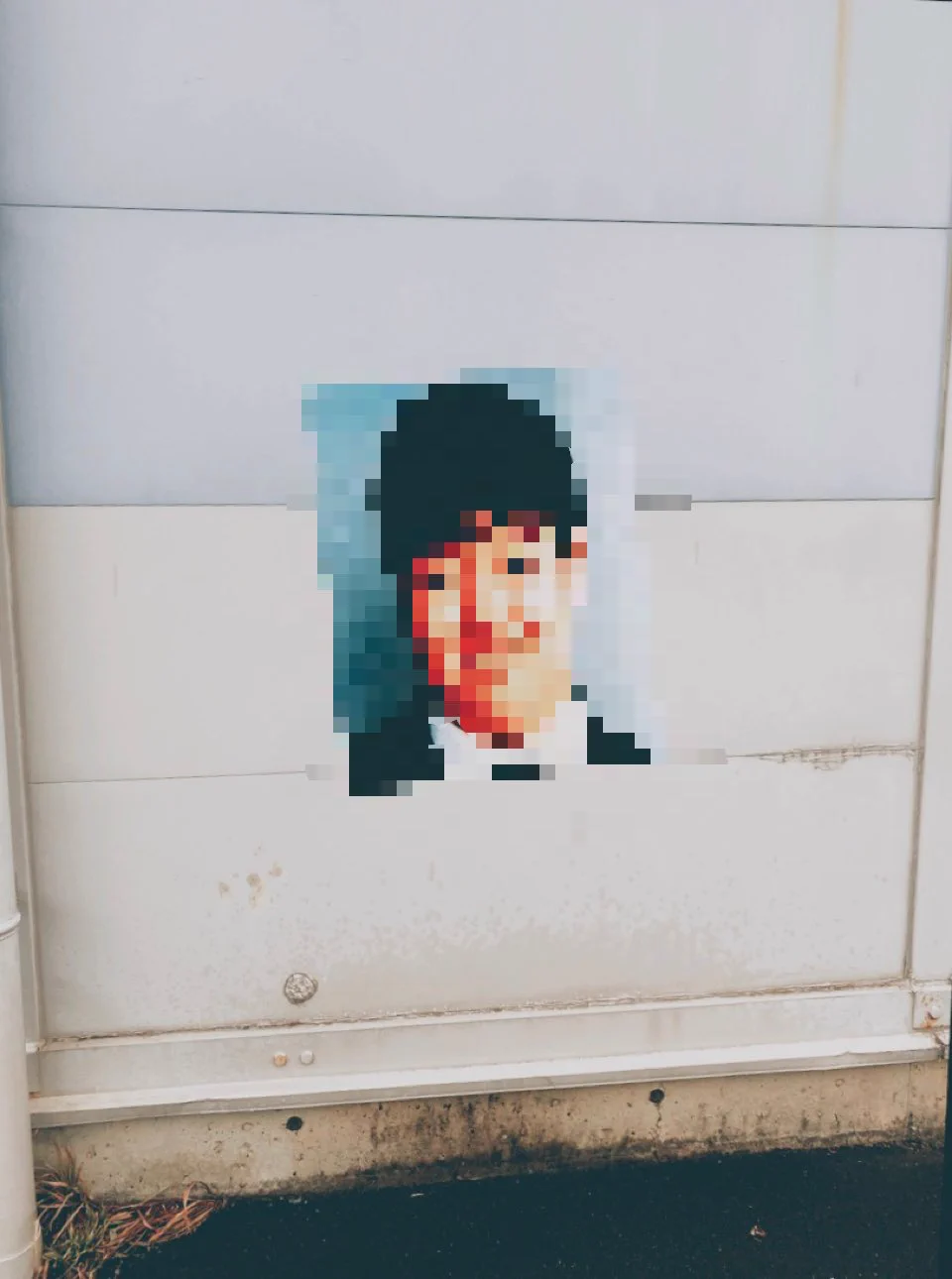 閲覧注意！同級生の顔写真が通学路中に貼られた怪談