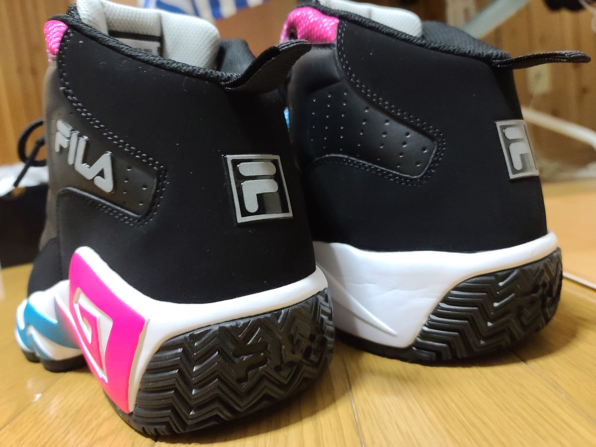 sippaisan's tweet photo. 靴買ったよ〜 1

#FILA
#FILAMB
#スニーカー
#ハイテクスニーカー
#靴 https://t.co/siA5um6Wbg