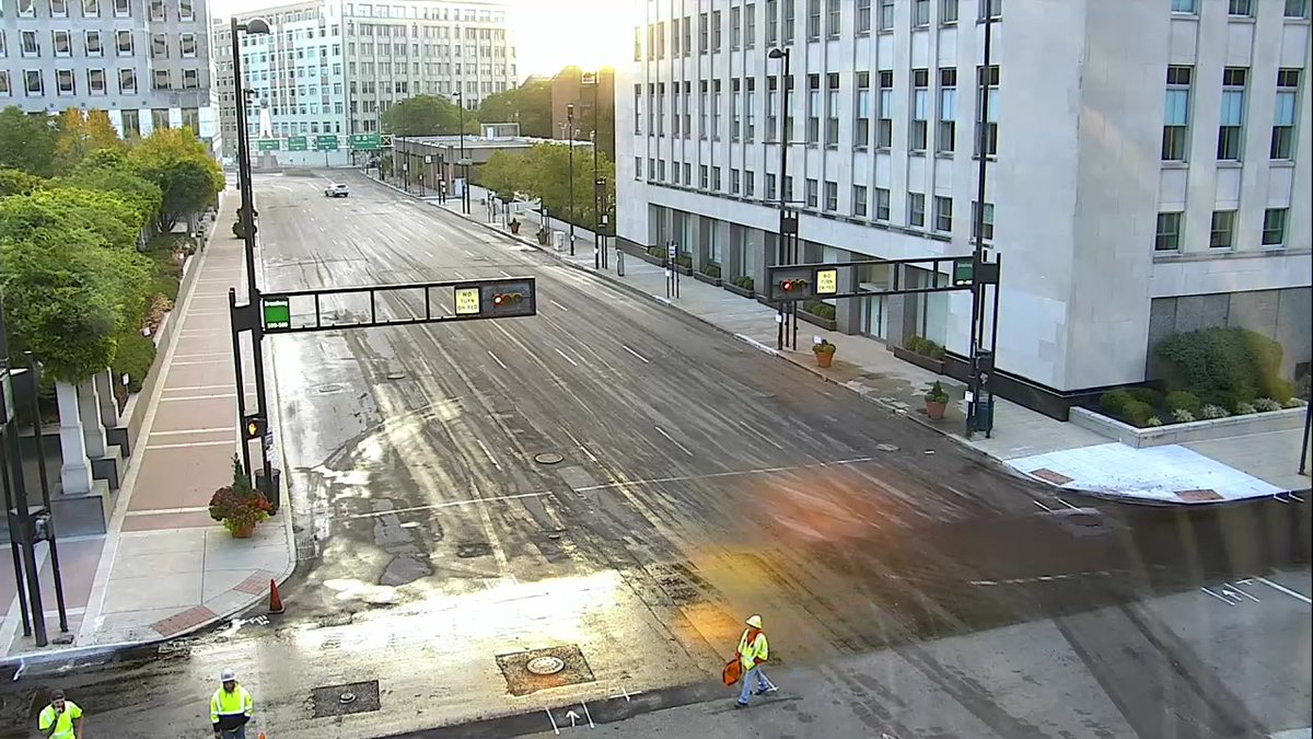 WeMoveCincy's tweet photo. Downtown, Sept. 25: Paving crews getting started on Broadway at 4th. Moving northward to Eggleston Ave. Crews continue work Saturday and Monday, paving 5th from Elm to Pike, and on Pike b/w 3rd and 5th. No on-street parking. Expect brief, intermittent delays. @prusconstruct https://t.co/kyRjBu4yvX