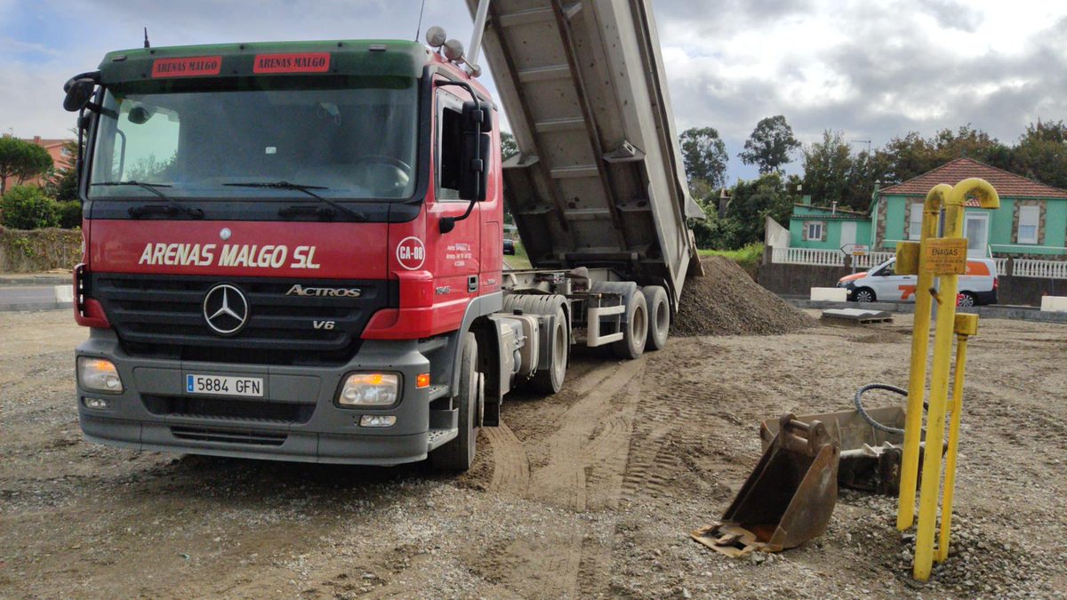 ArenasMalgo's tweet photo. Cada vez mas obras publicas utilizan #aridosreciclados, suministro de zahorra reciclada 0-32mm, en la carretera nacional N-550, Coruña-Santiago. #RCDs #economiacircular https://t.co/IZFmX3hjIb