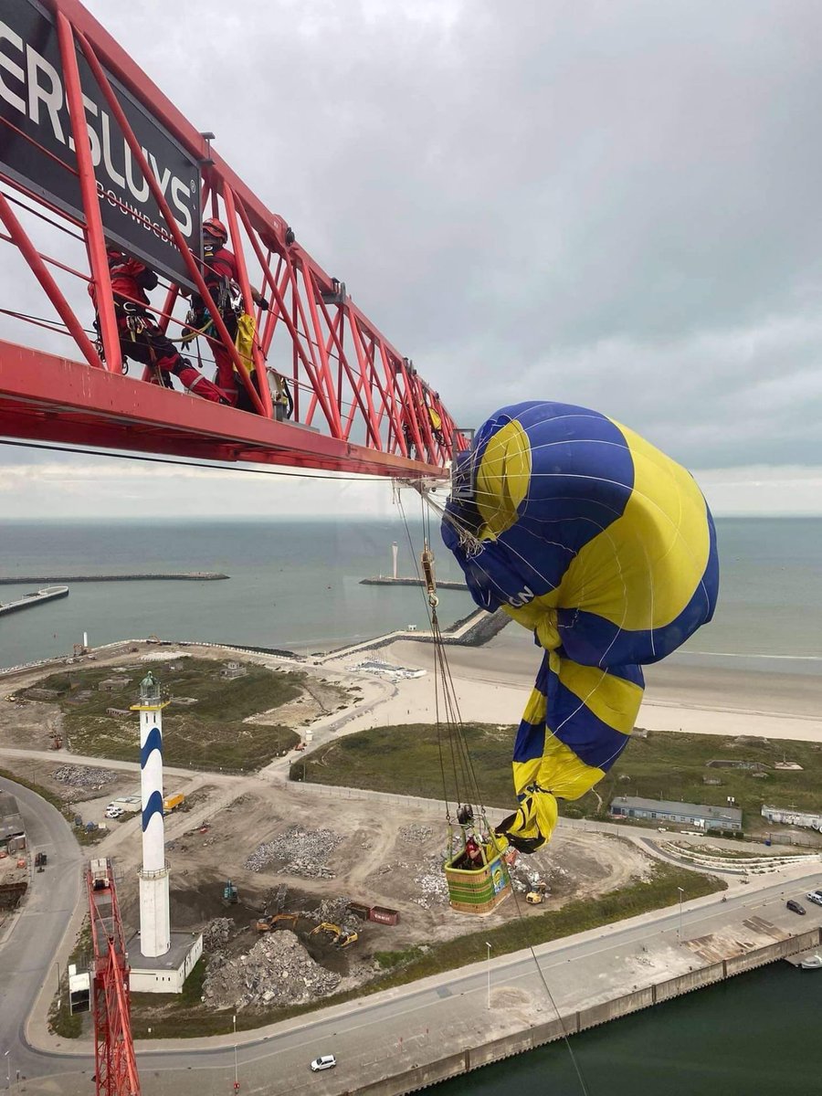 DaveHolder2's tweet photo. When ballooning along the Belgian coast, one should always be aware of an inconspicuous, bright red tower crane. Bet it stinks in that basket. https://t.co/6qaKUJKryf