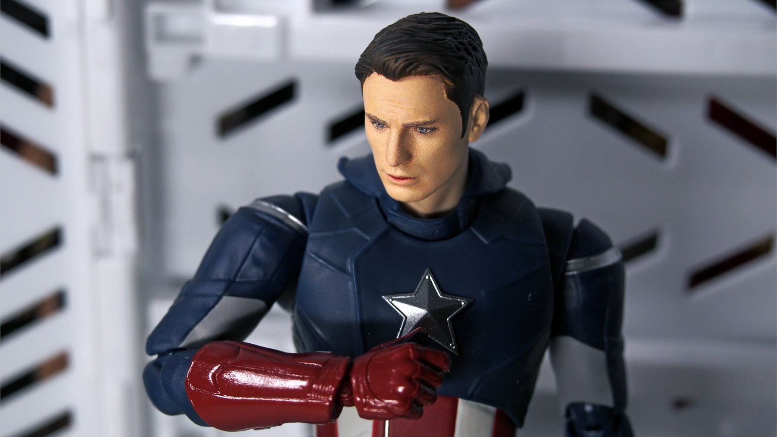 トコ口シアン フィギュアーツ キャプテンアメリカ 12 アベンジャーズ 6度目の正直で過去一番クリス エヴァンスしてる シビル ウォー版のヘッドは並ぶとスタントマンだなこれ 体も最初のaou版からぐっと自然なガッチリ体形になってこれは良いものだ トコ口シアン フィギュアーツ キャプテンアメリカ 12 アベンジャーズ 6度目の正直で過去一番クリス エヴァンスしてる シビル ウォー版のヘッドは並ぶとスタントマンだなこれ 体も最初のaou版からぐっと自然なガッチリ体形になってこれは良いものだ