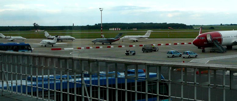 YesCommentRO's tweet image. Bani de la guvern pentru aeroporturile din Cluj, Iași, Sibiu, Craiova și Bacău
yescomment.ro/2020/09/25/ban…