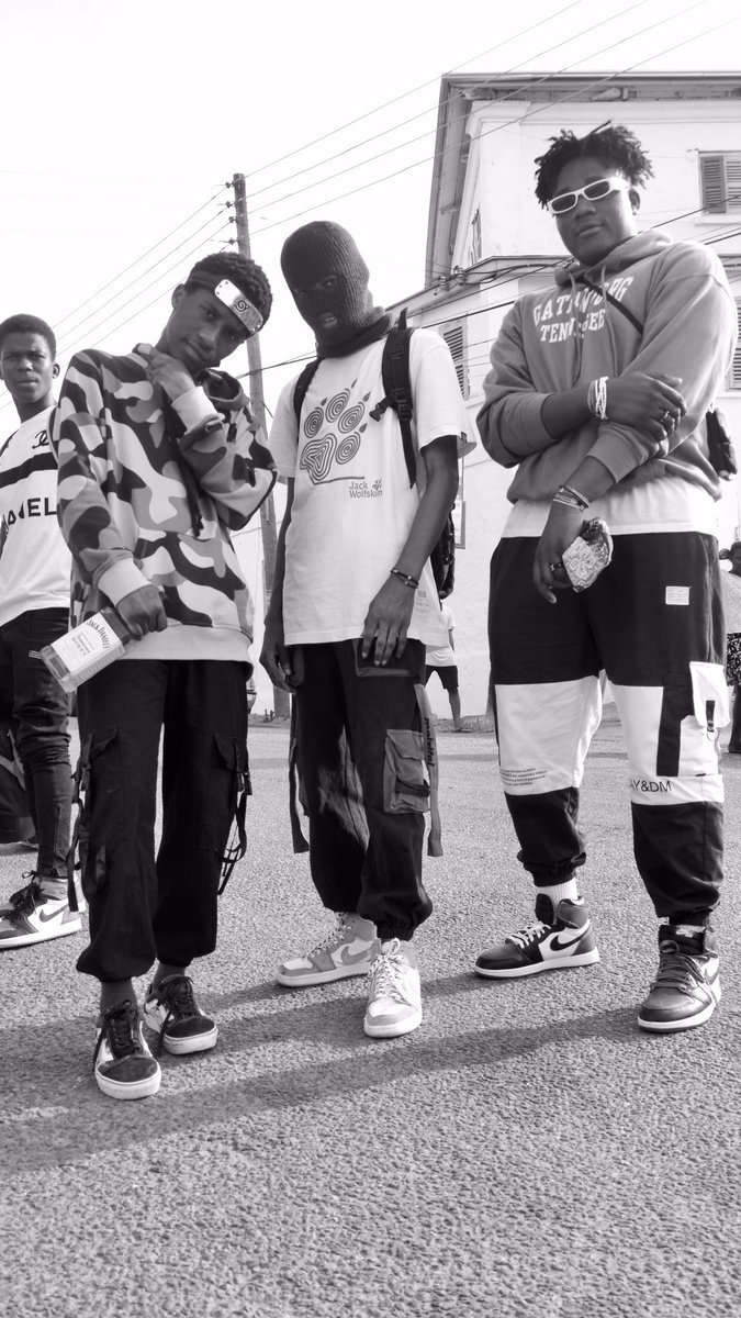 Y3 fri Tardi reba Cape⚡️Yas3i B3biaa 
📍 The Bar 

54vibes.com/track/1459-aj-…