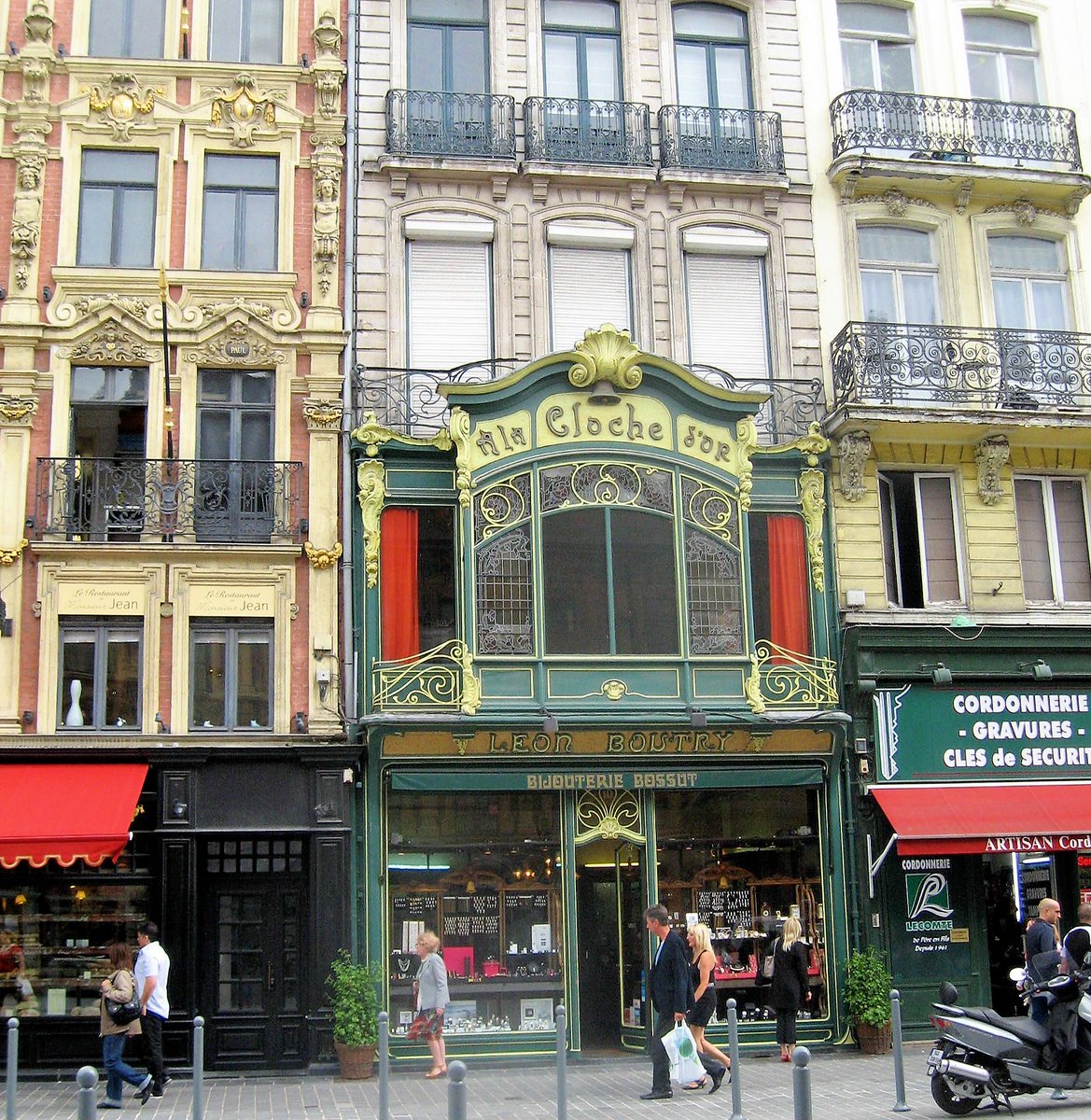 MichelleMoggio's tweet photo. Say "Hell Yes" to Lille https://t.co/HmjhJ2hcmX #TheParisEffect #Lille #France #HautsdeFrance #FrenchFlanders #flemish #architecture #travel https://t.co/CyoOtii8Ay