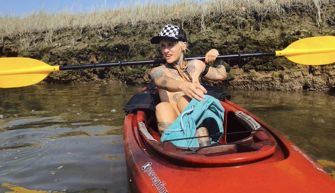 1 pic. Would you let me handle your oar? ? https://t.co/oX9aNWK3hn https://t.co/tEwrTo2wN4