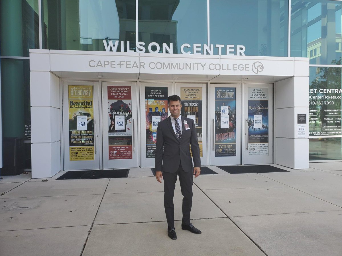 WilmSymphony's tweet photo. Day 14 of #100daysofBeethoven: Shane Fernando, Vice President of Advancement and the Arts at @cfcc gives Beethoven a tour of the @wilsoncentercf #wsolovesbeethoven #Wilmingtonnc 

Join us in celebrating Beethoven's 250th birthday: https://t.co/UyJjeDfIli https://t.co/HvW88CN6H6