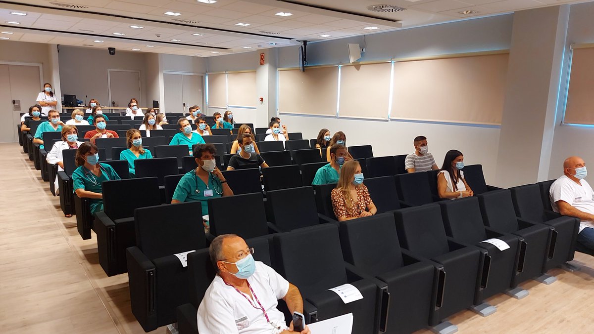 GVAhgandia's tweet photo. 17 nous MIR i 2 EIR s'han incorporat hui a @GVAhgandia. El Subdirector Mèdic del Departament, el Dr. Tomás Fuster @TOMASFUSTERBELL i la Presidenta  de la Comissió de Docència MIR, la Dra. Carmen Montesinos els han donat la benvinguda en nom de tot l'equip directiu. https://t.co/FroiewNGP8