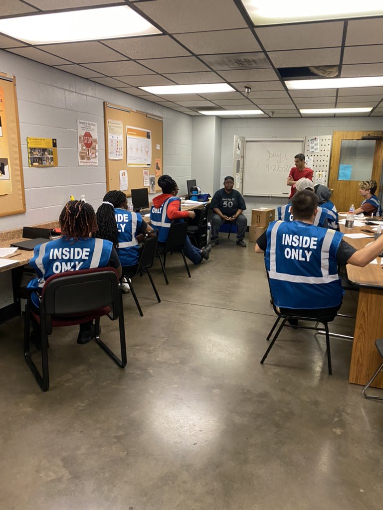 ftw_preload's tweet photo. This week mentoring class Welcome committee for Fort Worth Preload Blue Camp #ftwpreload @NilesShawna @Rich65k @TerriGates12 @SergioC35892785 @GValadez88 https://t.co/nc3rv7XnHc