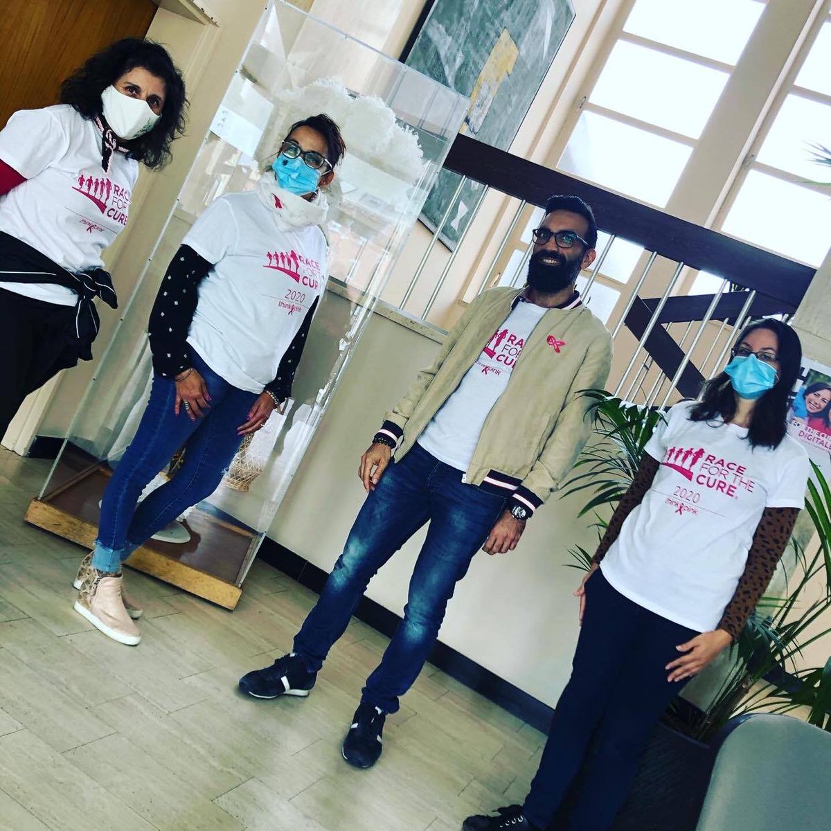 En tant que « Ville rose » pour l'asbl Think Pink, La Louvière s'est engagée dans la lutte contre le cancer du sein. L'Amicale du personnel de la Ville et du CPAS de La Louvière participe à la « Race for the Cure », une marche de 5 kilomètres.