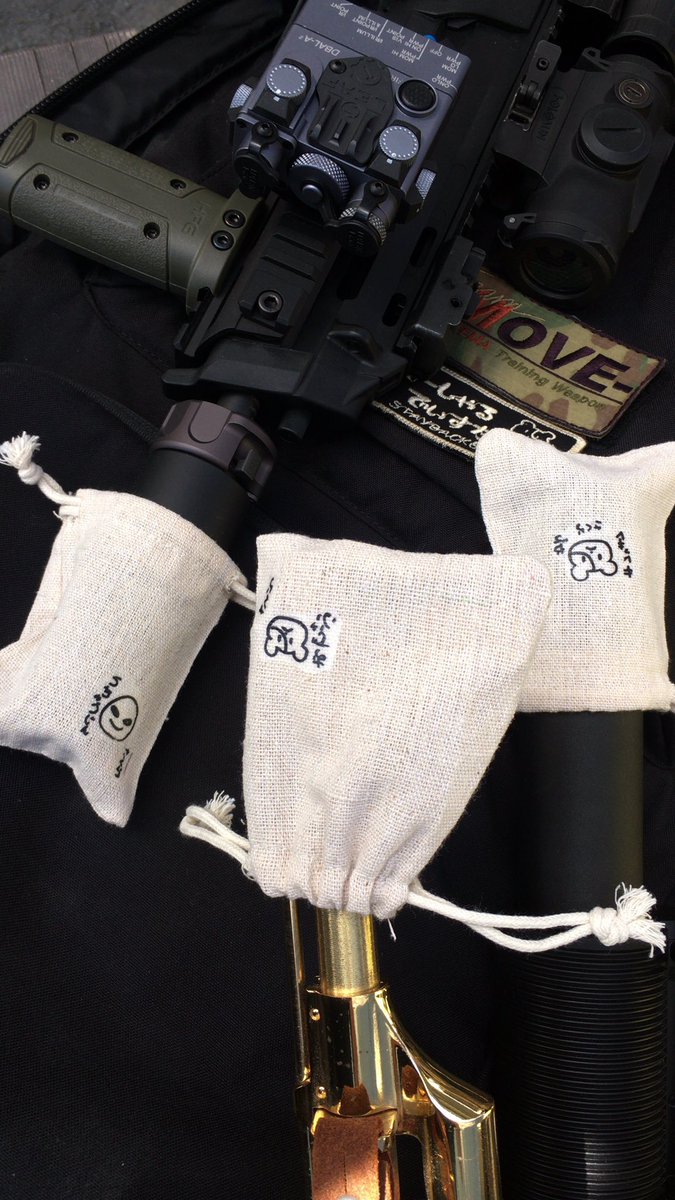 Blueswallowtail's tweet photo. ガミーズ武装JK
#JKたくてぃくす “銃口管理 “ ミニ巾着を少ないですがなんとか作りました✨✨
エアガン用のマズルカバーにも使える布製のミニ巾着です‼️
ひとつひとつ手描きのアイロンプリントです😊
価格はひとつ¥500です
よろしくお願いします🐹
さくらがはく🌸
#JKTactics #MuzzleControl https://t.co/FSMT5tndRM
