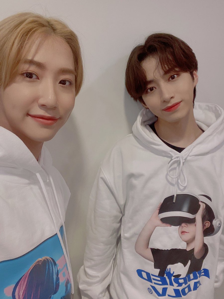 [#동명]

위브들! 지구돌 시온이랑 소행성 동명이 우당탕탕 충돌 브이앱 잘 보셨나요? ㅋ ㅋ 오늘도 사랑하고 내일도 사랑할게요💛

<a href="/official_ONEUS/">ONEUS</a> #원위 #시온