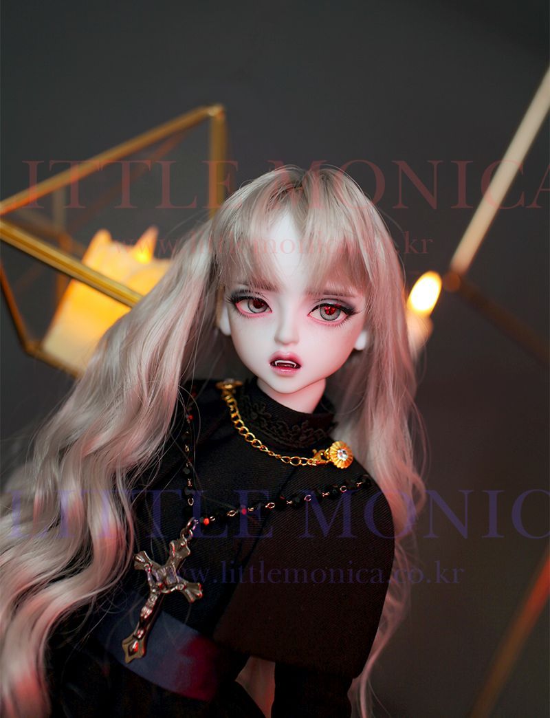お知らせ】LITTLE MONICAより期間限定ドール『Vampire Little Sophia