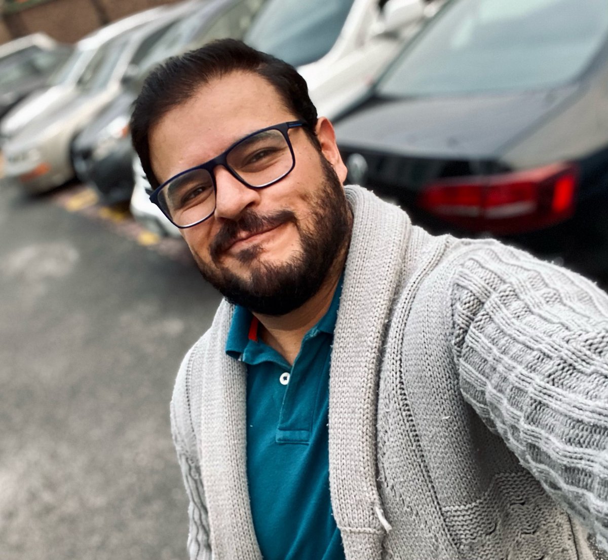 rafisconqueso's tweet photo. Días !!!! 🧔🏻 🤓 ☀️
Btw mi suéter de abue ya está viejito pero como dicen... mula vieja pero aún jala la carreta...
#viernes #gordito #pachon #cheekdimples #hoyuelos #amanecer https://t.co/inOaFvfUYL