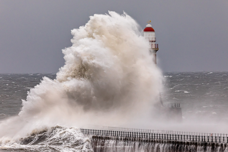 Roker Lighthouse in <a href="/SunderlandUK/">Sunderland UK</a> getting battered by HUGE waves at high tide this morning... <a href="/StormHour/">#StormHour</a> <a href="/Ross_Hutchinson/">Ross Hutchinson</a> <a href="/ThePhotoHour/">#ThePhotoHour</a> #Sunderland #Sunlun <a href="/SunderlandEcho/">Sunderland Echo</a> #StaySafe