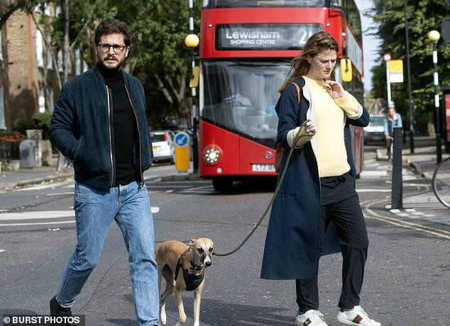 BestofKitH's tweet photo. NEW 📷 Kit Harington and Rose Leslie out for a walk with their dog in London | September 25, 2020 https://t.co/fT7EvkBkCf