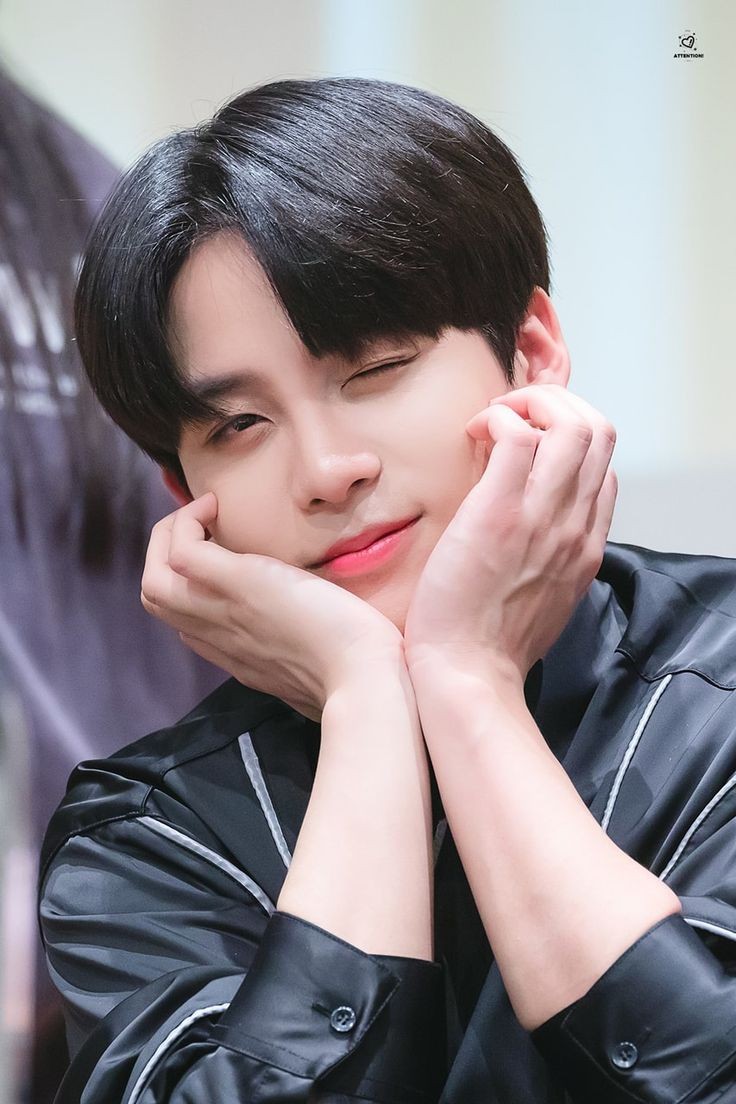 jongho : - "FAALTU KYUN BOL RAHA HAI? BADA HAI UMAR MEIN KUCHH BHI BOLEGA? CHHU KAR DIKHA SAALE SABKE SAAMNE MAARUNGA" - is calm until someone talks shit - has beef with wooyoung- has character development and becomes bff - always in the gym