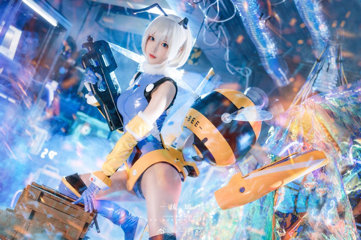 #雏蜂 #cos正片 #cosplay

「我会以我的方式来保护你，    哪怕是让你讨厌。」

琉璃WEIBO：@--南宫 
摄影WEIBO：@_Color卡拉
后勤WEIBO：@九鸟九鸟OvO @冻人欣珀 https://t.co/gZjqI5QD9x