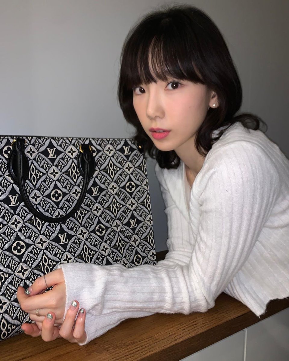 ktycontent's tweet image. Louis Vuittaeng 
#taeyeon #태연