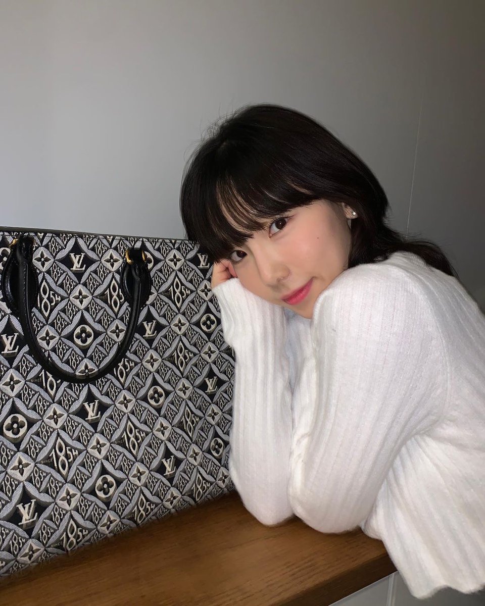 ktycontent's tweet image. Louis Vuittaeng 
#taeyeon #태연