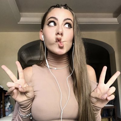 giadapaluzzi's tweet photo. #NuovaFotoProfilo https://t.co/KuTC2A24eS