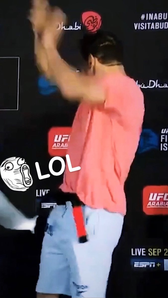 stylebender's tweet photo. 😂😂😂
When your mom grabs the belt...💁🏾‍♀️ https://t.co/GC0ja3yZoB