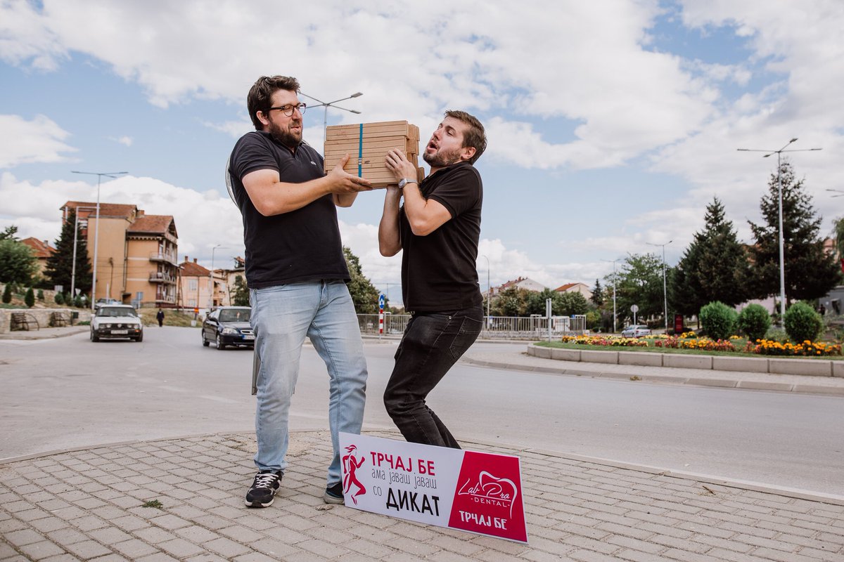 “Трчај бе, ама јаваш-јаваш...со дикат”
Оти носиме 1м квадратен паркет, а не чекаат дечките од бендот ПАРКЕТИ  кои точно на оваа точка во недела “во живо” ќе им свират на трчачите од нашата ТРЧАЈ БЕ трка. На Црн Мост бе, Паркети бе....

<a href="/LabProDental1/">Lab Pro Dental -Bitola</a>