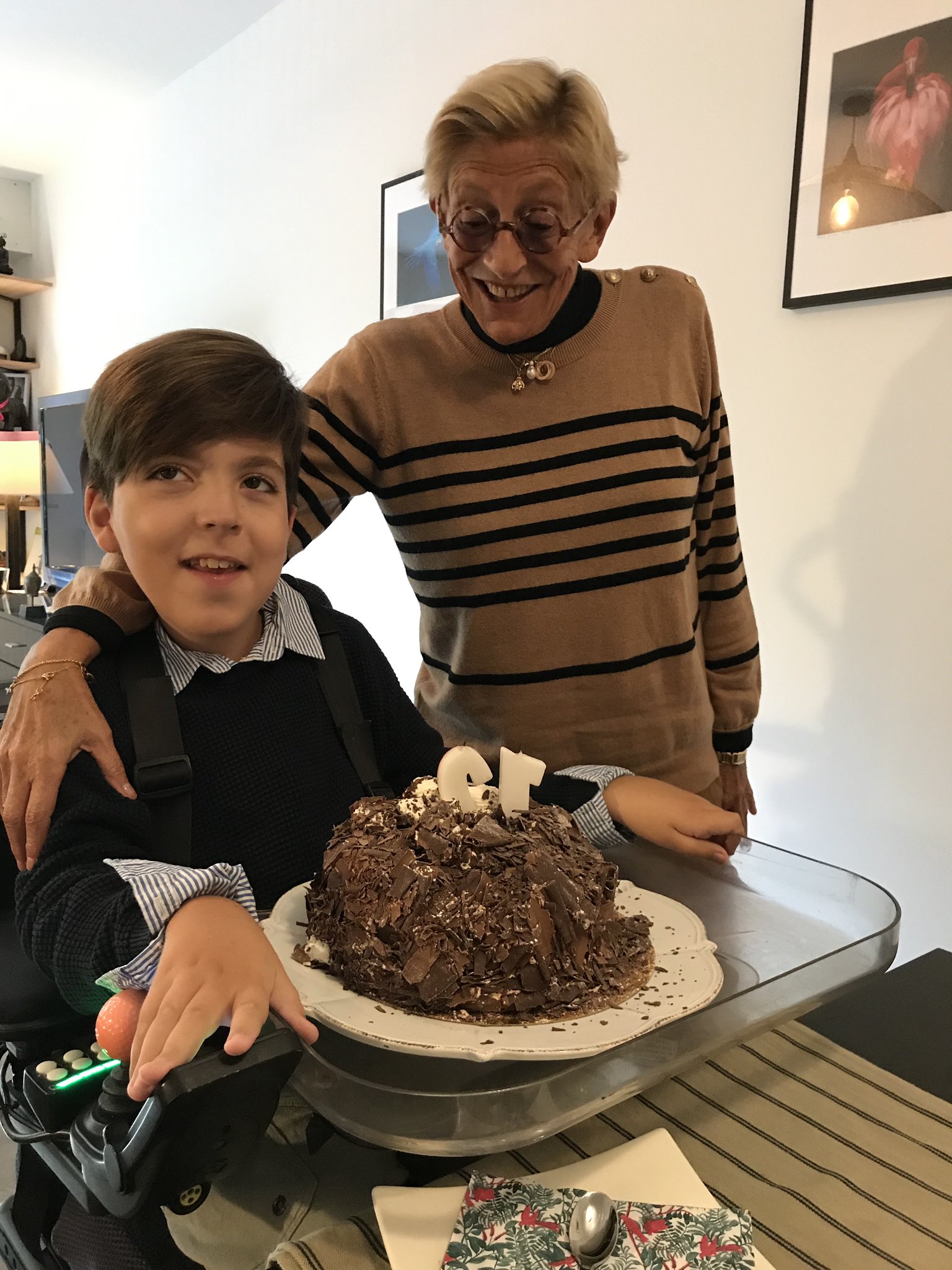 Isabelle Balkany Mon Vincent Cheri Finalement Nous N Avons Que 5 Jours D Ecart Happy Birthday Mon Lutin D Amour Tu Es Devenu Un Ado Ps Bluffee Par Tes 19 Au College Dans Ttes Les Matieres Mais Aussi Par Les 2 800 Kms Que