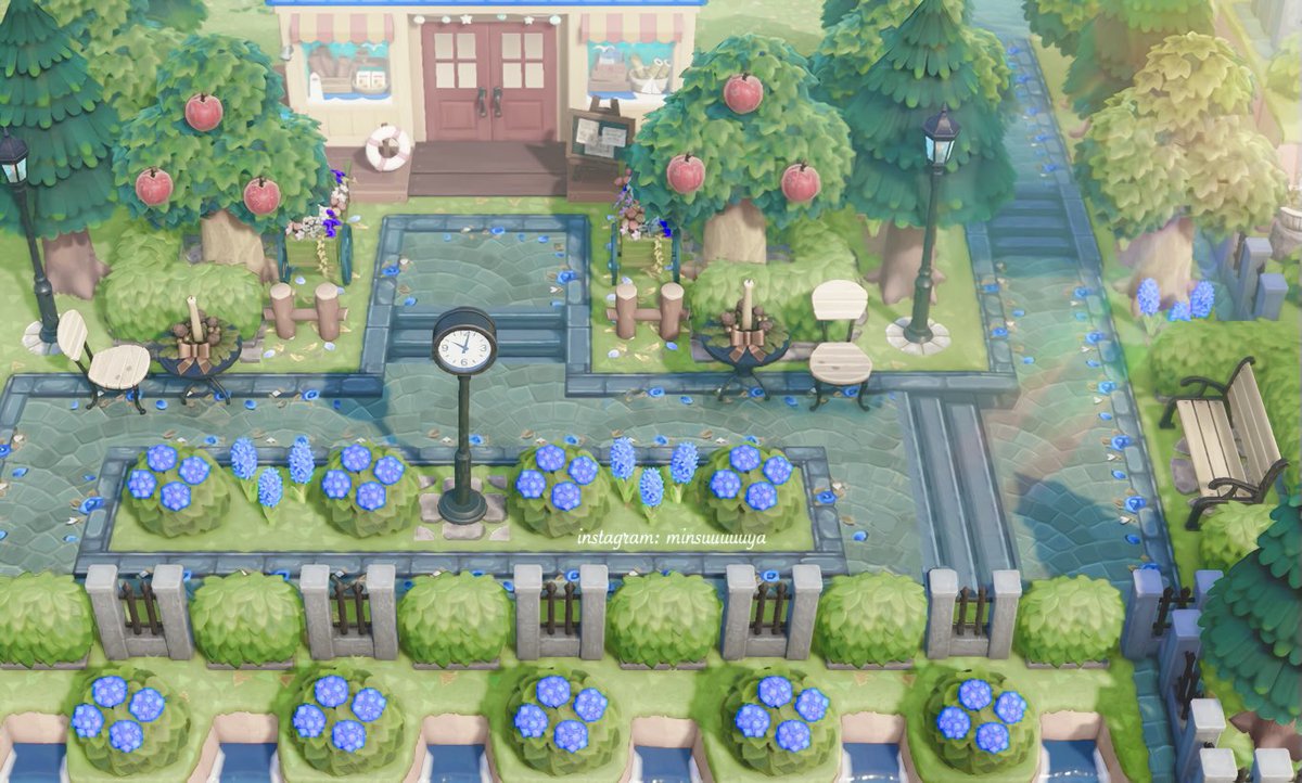Minsleif's tweet photo. Simple Nook’s storefront! 🌿🌿 I made my own staircases 🥺💙

#ACNHDesign #ACNHDesigns #どうぶつの森 #AnimalCrossingNewHorizons https://t.co/s2DeiN3Ng6
