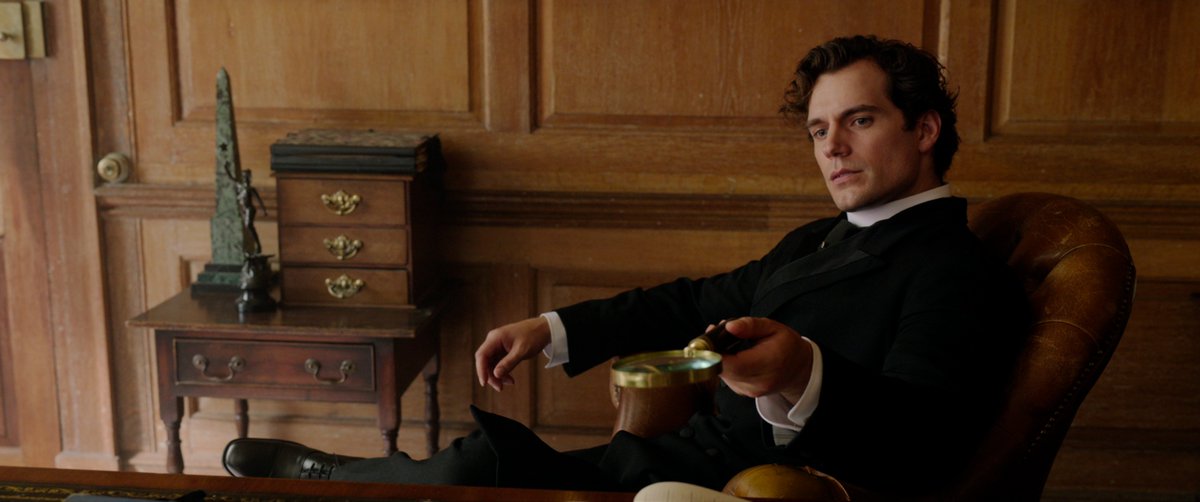 netflix's tweet photo. Was Henry Cavill born in the wrong century? 

I mean ... this just looks right https://t.co/fAbJZyL87v