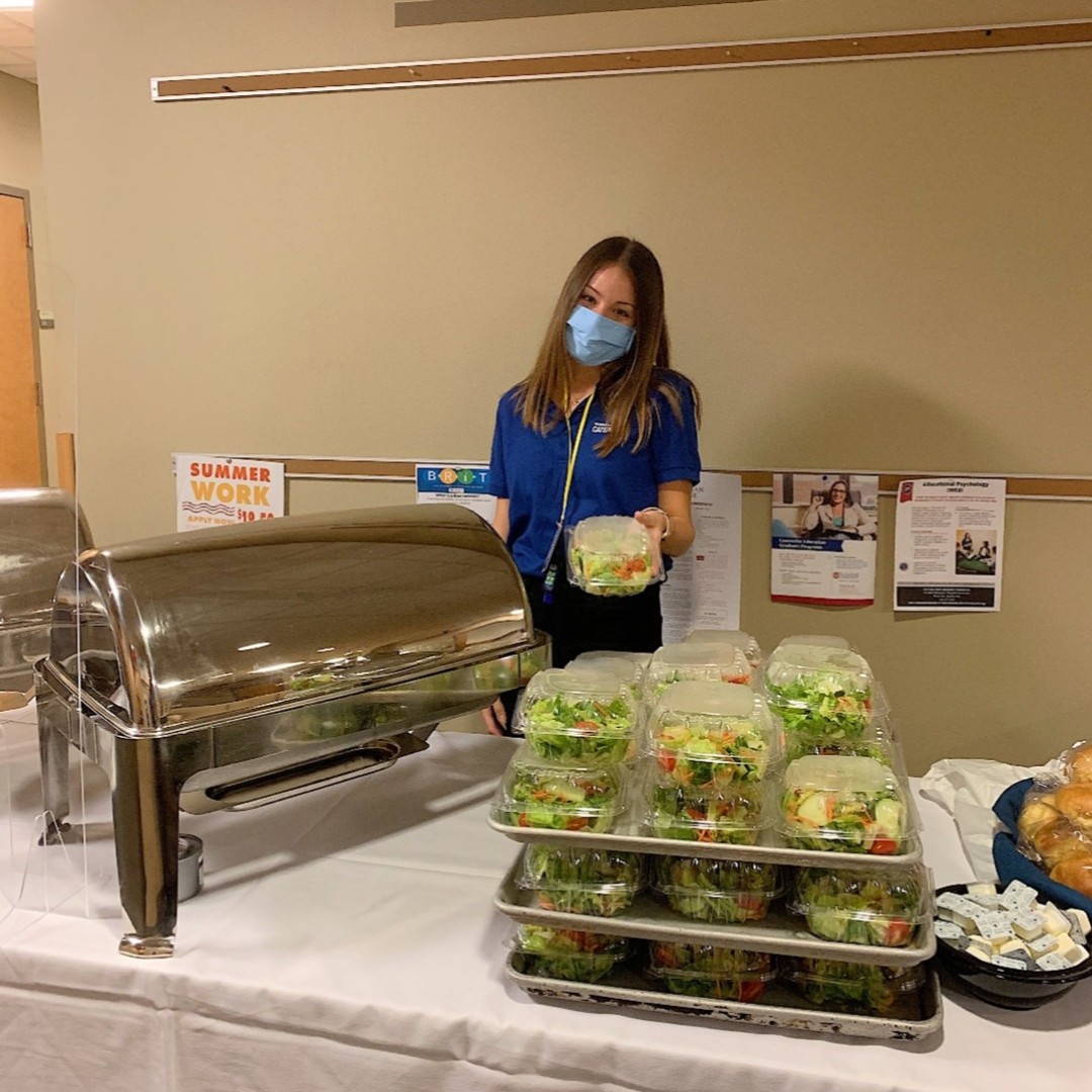 CCCNutrition's tweet photo. #CCCInternsinAction #RD2Be @Durbi11 is serving the catering event @MoravianCollege for the incoming freshman on campus! #CCCRD2Be #CateringEvent https://t.co/jIFkLaLOYj