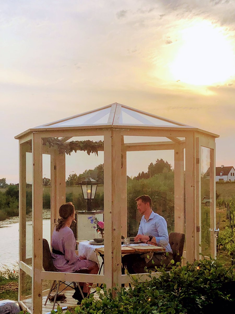 #Terrasverwarmers moet je toch niet willen toepassen? Zorg voor een echte duurzame oplossing op je #winterterras - niet investeren maar all-inclusive huren! #horeca #restaurant portamanger.nl