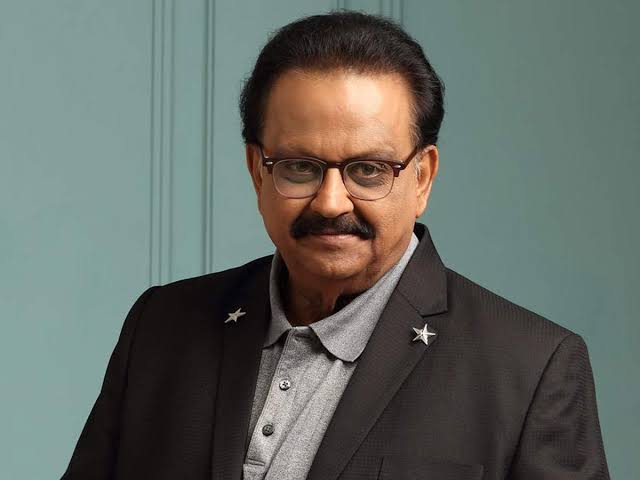 ms_nandhuuu's tweet photo. சத்தமில்லாத தனிமை கேட்டு... யுத்தமில்லாத உலகிற்கு சென்றார்... 💔 Rest In Peace 😥 MUSIC Legend S.P. BALA SUBRAMANIAM
#SPBalasubrahmanyam #SPBalasubramaniam #SPB #RestinpeaceSPBsir #RestInPeaceSPB #RIPSPB #RIPSPBSir https://t.co/hDjbAbiYrl