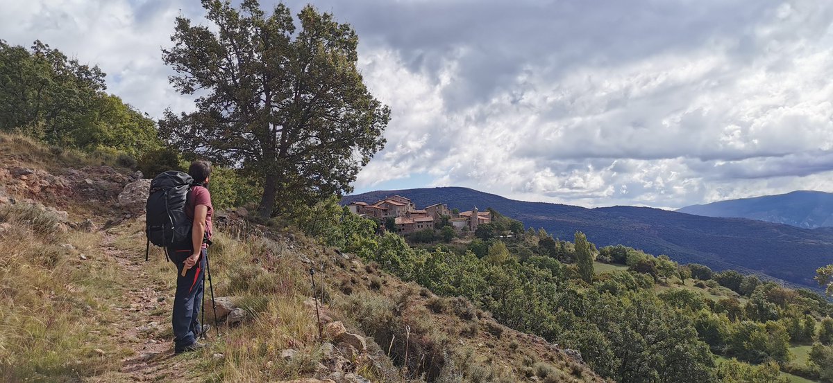 marcdelparc's tweet photo. Davant la previsió del temporal de nord 🌬️🌨️, i aprofitant tres dies de festa, ens aventurem allà on gràcies al fogony aquest no arriba per fer una versió reduïda de la travessa a peu de @ElCinqueLlac. Comencem a la Plana de Mont-Ros i anem fins a Senterada a @casaleonardo
Fil👇🏼 https://t.co/HAa2RKbQo0