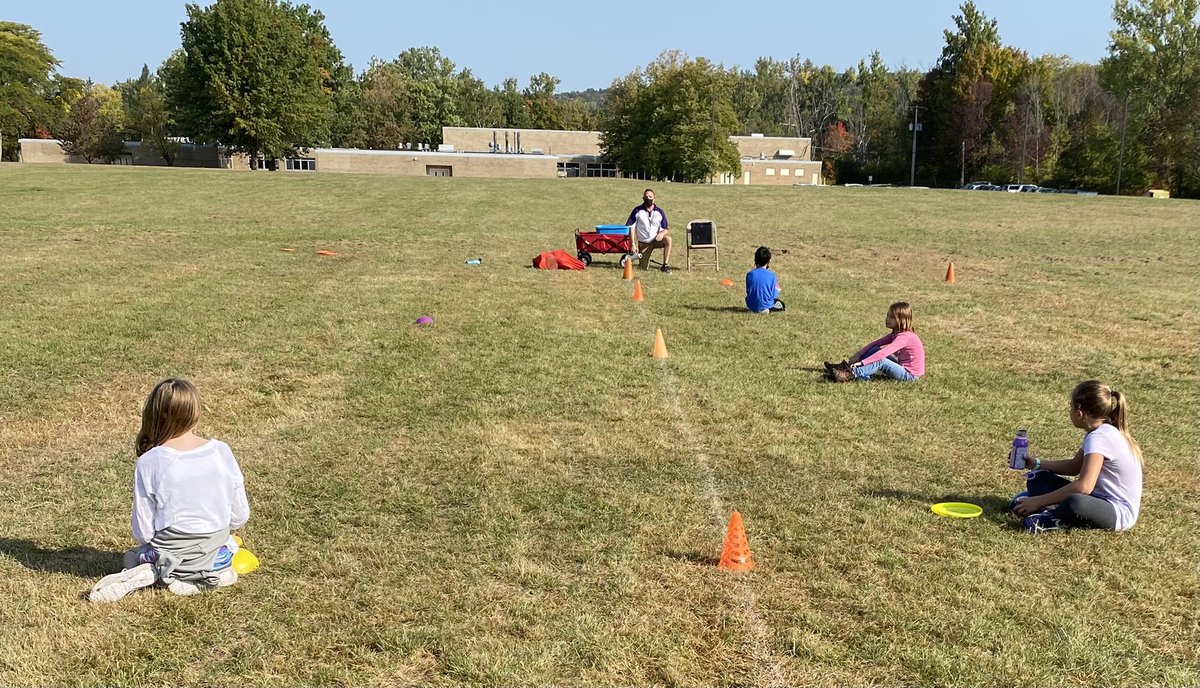 BVSelementary's tweet photo. Mr. Godios served up some fun frisbee golf for Mrs. Ryan’s fifth graders today.  Lots of room to play and learn at BVS! #BVSlearns https://t.co/GpTV0Y6JqQ