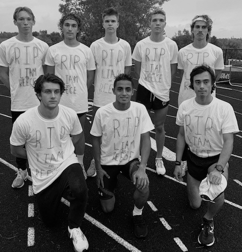 ★彡 #𝙏𝙝𝙪𝙧𝙨𝙙𝙖𝙮𝙒𝙤𝙧𝙠𝙤𝙪𝙩 彡★
Badgers ran a timed 5K Thursday in honor of Liam &amp; Reece Kelly, two high school runners from Westfield (Ind.) who lost their lives in a plane crash.
