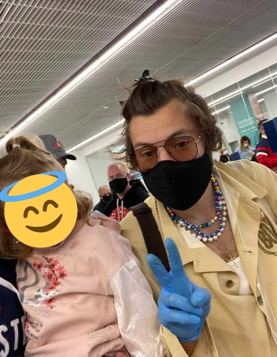 blondiepotato's tweet image. Nueva foto de H'arry en el aeropuerto 👇🏼☺️
#HarryStyles
#onedirectionsave2020
#1dinfinity
#directioner
#FineLine
