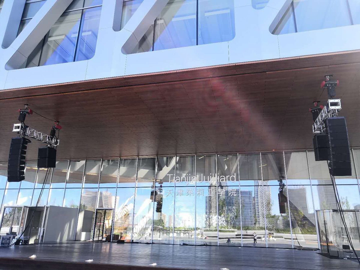 Mode electric hoist 611 using case 

#events #live #show #conferencehall #conventioncenter #stagedesign #lightingdesign #speaker #audio #video #music #media #visual #rigging #lifting #chainhoist #motor #engineering #solution #technology #turnkey #projects #clubs #bars