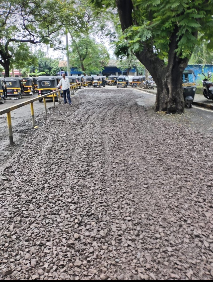 nkknambiar's tweet photo. Action taken at Panvel stn entrance by DRM sir (Mumbai - CR) within 12hrs ovr my concern sent to him. A big salute to sir for quick action. @drmmumbaicr @GM_CRly @PiyushGoyal @PiyushGoyalOffc https://t.co/qLSMOYekBq