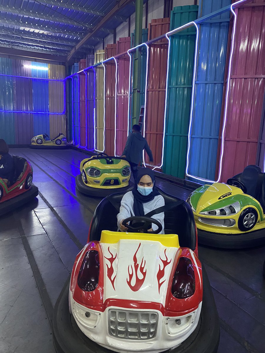 Look at my cool car guys